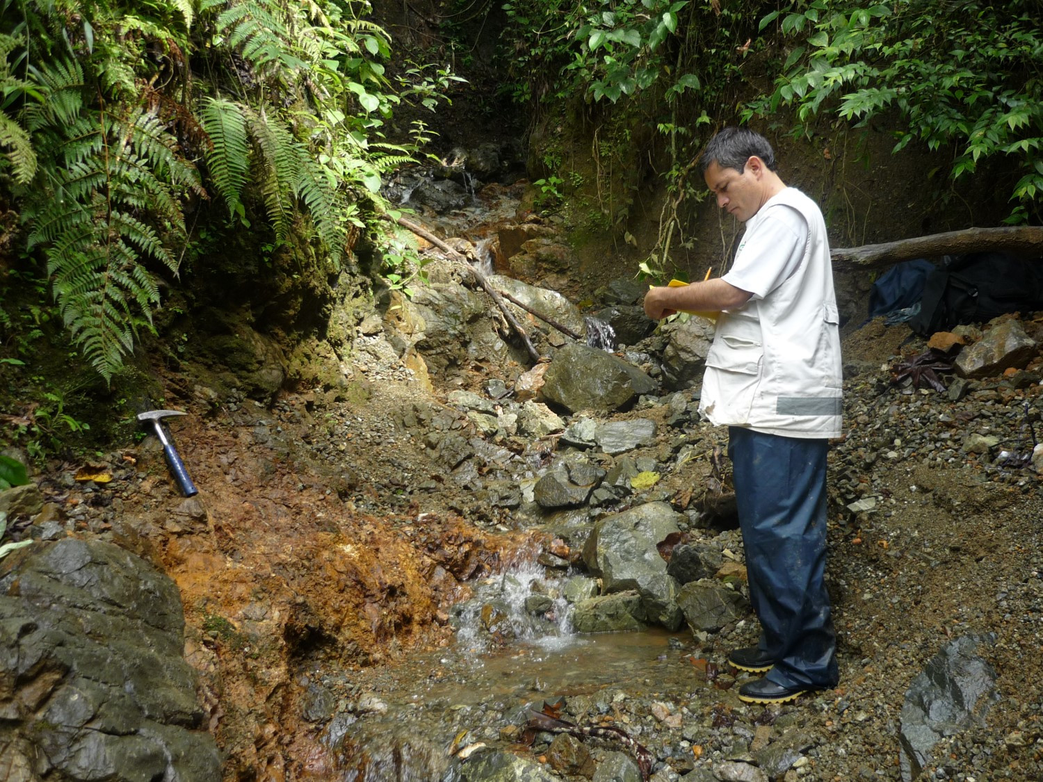 Observación y registro geológico en campo